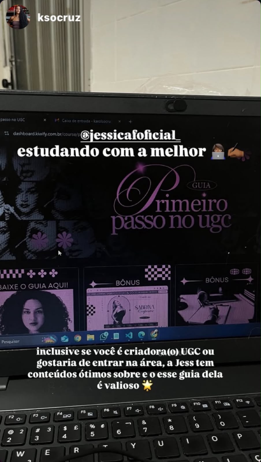 Story real de @ksocruz estudando com o guia aberto